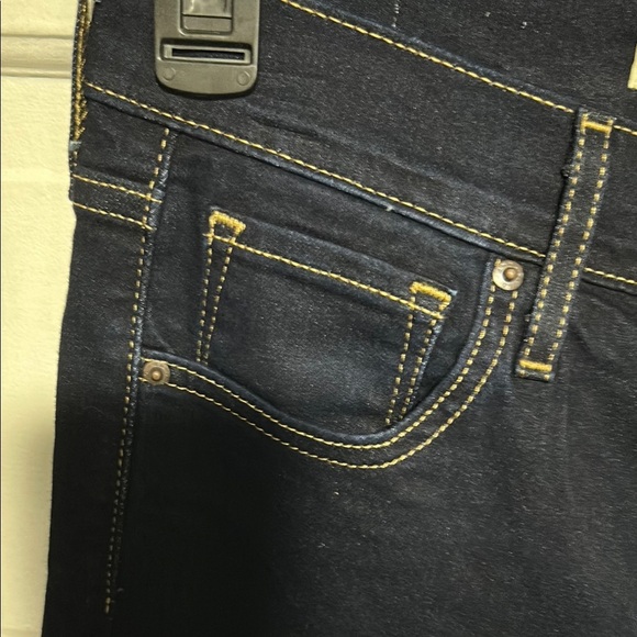 Levi Strauss women’s Dark Blue Jeans - Picture 2 of 8
